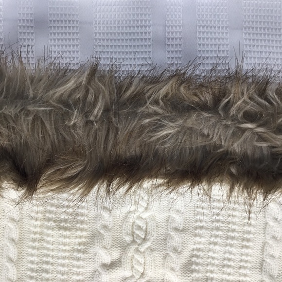 NWT Talbots Cable Knit Ivory Scarf with Faux Fur.‎ - Picture 6 of 10